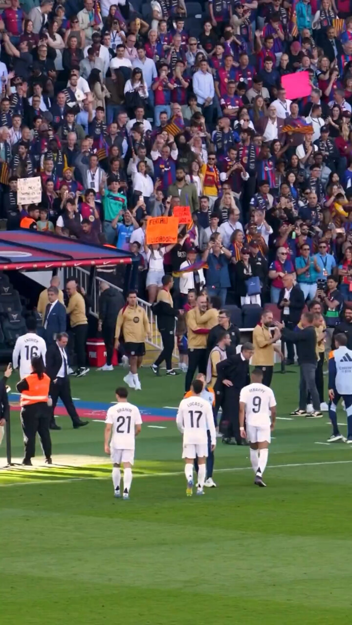 姆巴佩场边指挥情绪激动，巴黎圣日耳曼队员怒摔水瓶的简单介绍