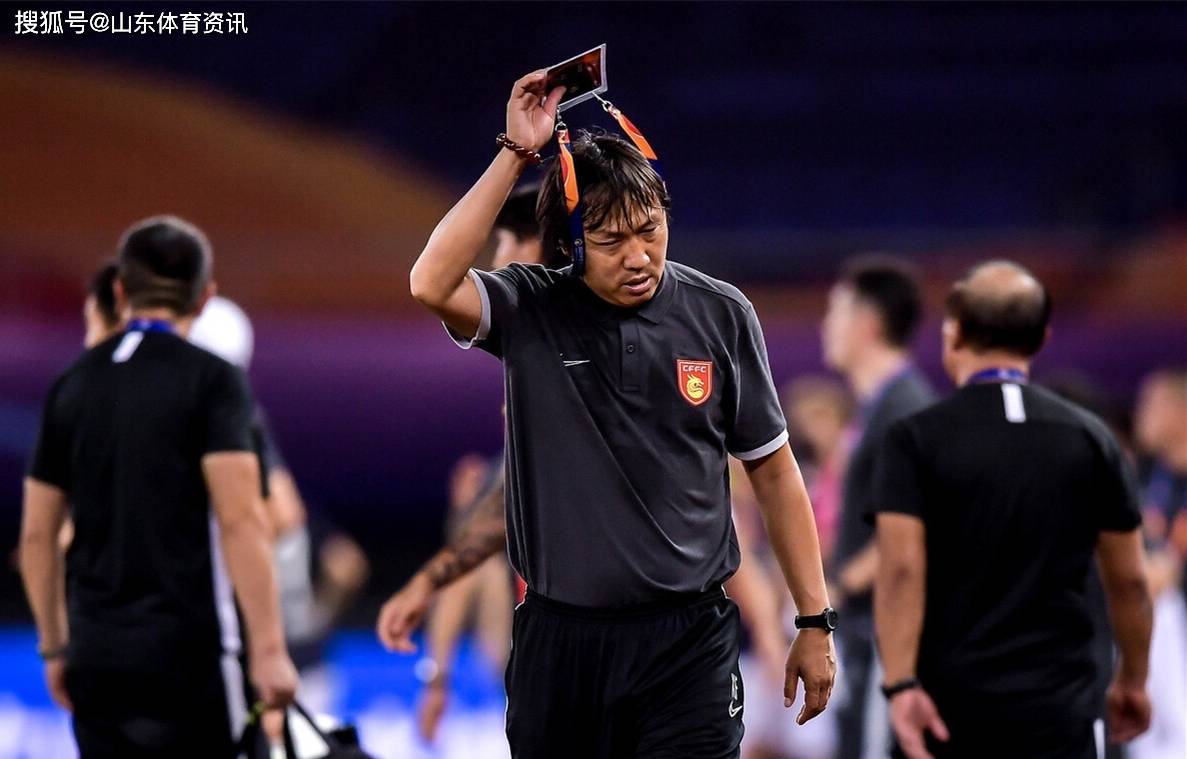 包含国安场边指挥情绪激动，尤文图斯队员怒摔水瓶的词条