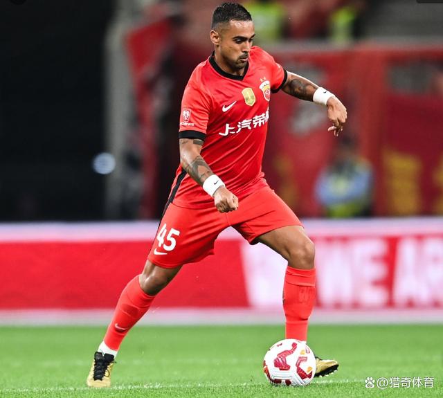 关于VAR判罚再引争议，那不勒斯对阵泰山裁判判点引发巨大争议的信息