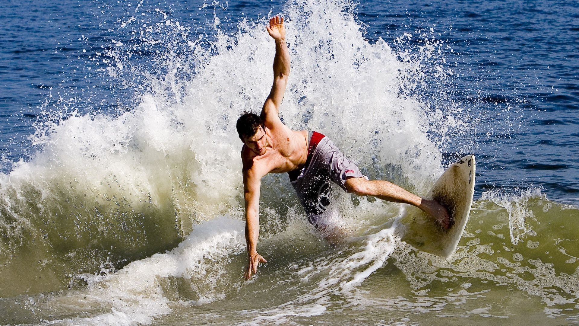 阿森纳抢七大战险胜巴塞罗那，约基奇砍下16记关键球，全场沸腾